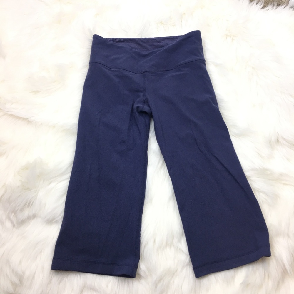 Lululemon blue Groove Crop bottoms with stripes